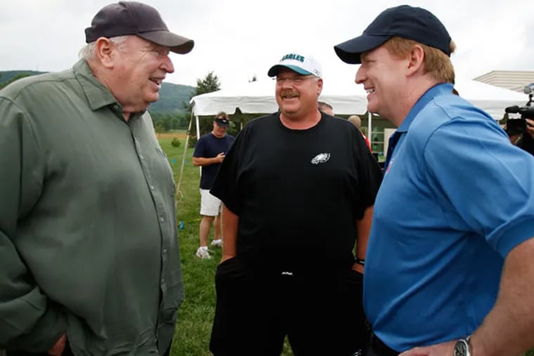 John Madden (left), then-Eagles coach Andy Reid (center), and NFL commissioner Roger Goodell chat during a practice at Eagles training camp in 2010.