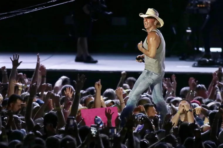 Kenny Chesney performs at Lincoln Financial Field.