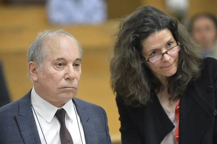 Singer Paul Simon, left, and his wife Edie Brickell appear at a hearing in Norwalk Superior Court on Monday April 28, 2014 in Norwalk, Conn. The couple were arrested Saturday on disorderly conduct charges by officers investigating a family dispute at their home in New Canaan, Conn. (AP Photo/The Hour, Alex von Kleydorff, Pool)