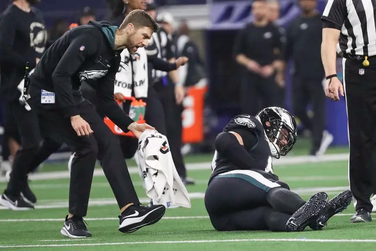 Pro Bowl tackle Lane Johnson will miss the Eagles' final two games of the regular season after tearing a tendon in his abdominal area.
