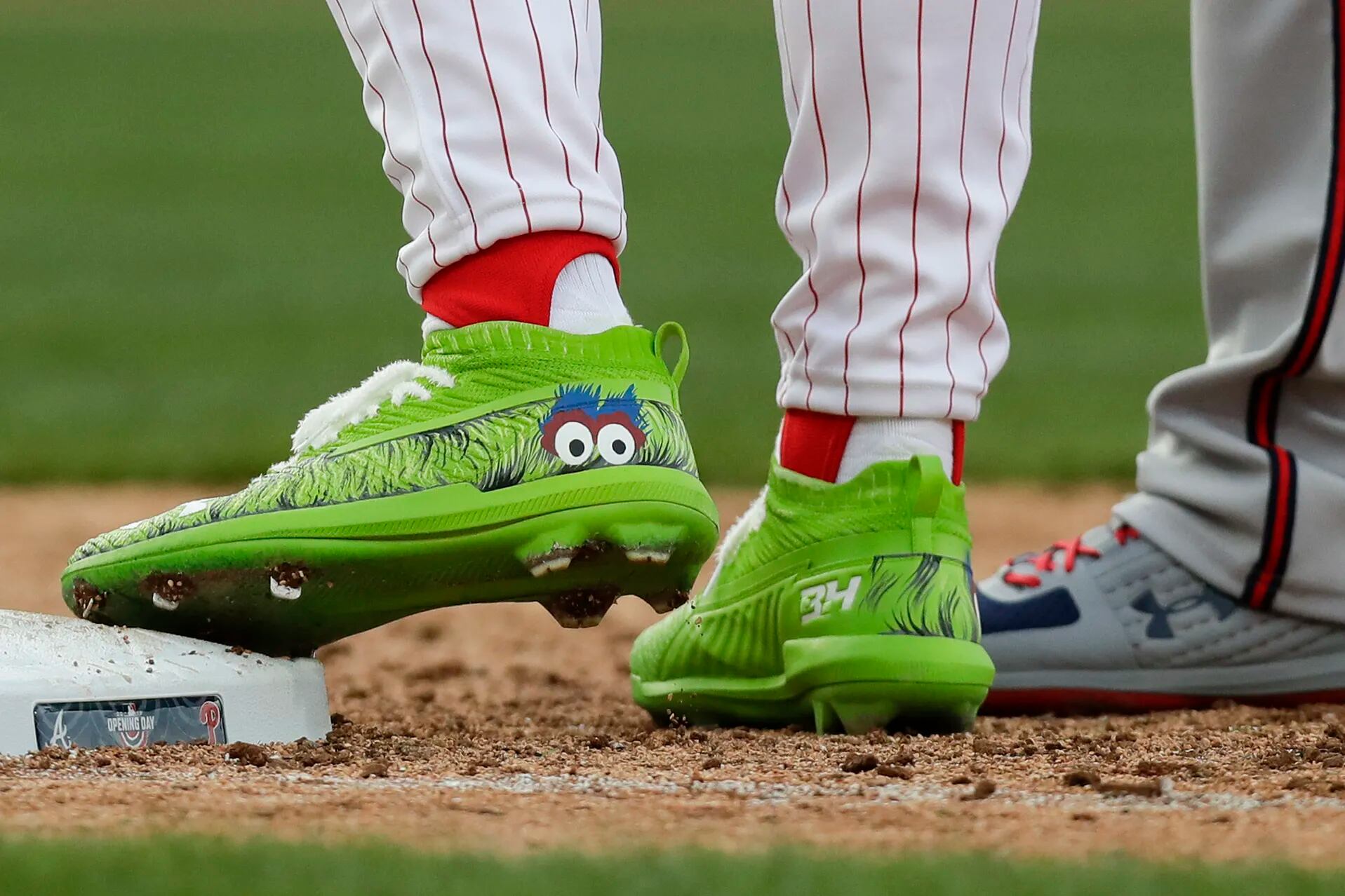 Bryce Harper receives custom MVP cleats from youth team
