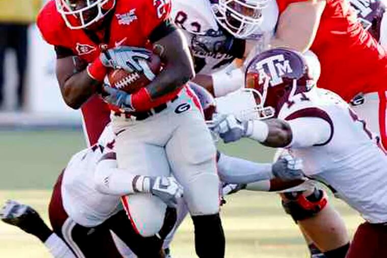 Georgia's Washaun Ealey darts past defenders from Texas A&M. Ealey rushed for 78 yards as the Bulldogs stampeded the Aggies, 44-20, in the Independence Bowl.