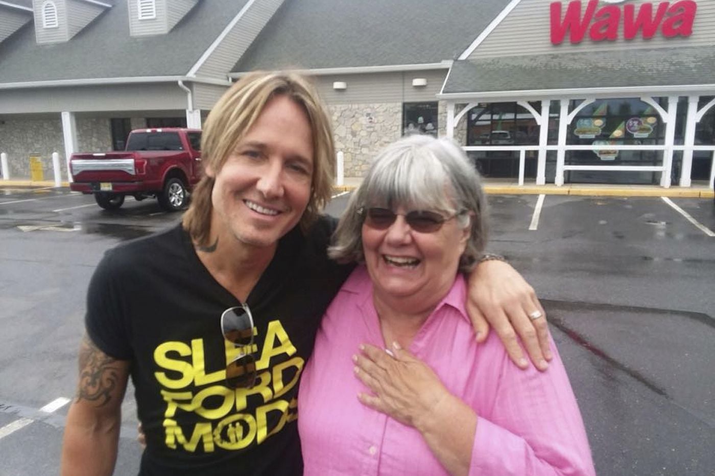 The Woman Who Paid For Keith Urban s Wawa Order Has Been Offered A Year 