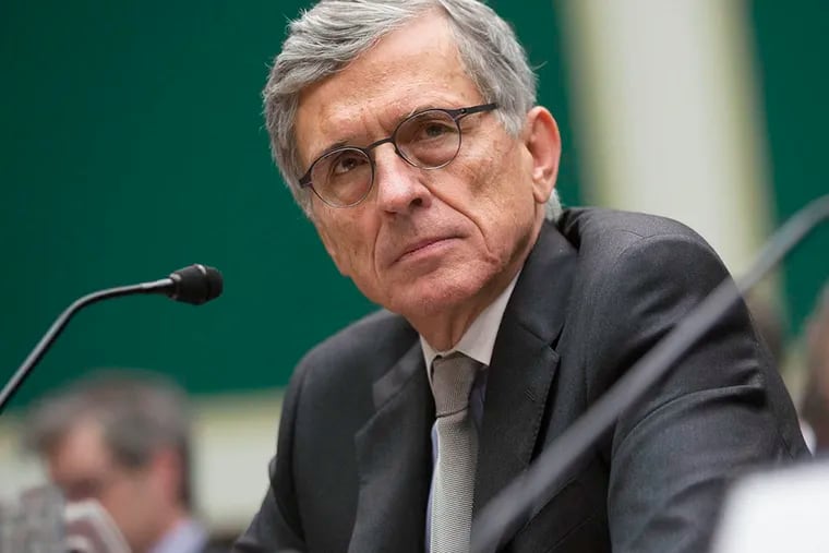 Under Tom Wheeler’s plan, low-income consumers could choose to apply a subsidy to either phone or high-speed Internet service. (ANDREW HARRER / Bloomberg)