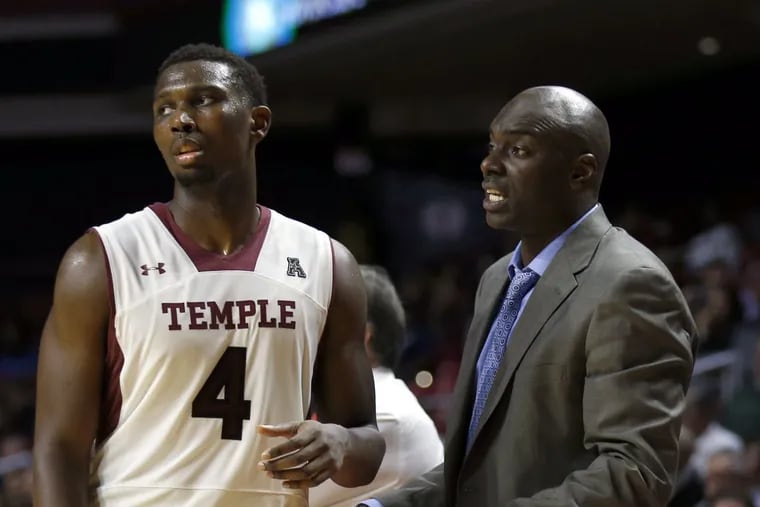 Temple assistant Coach Aaron McKie talking to player Daniel Dingle during a game against Louisiana Tech.
