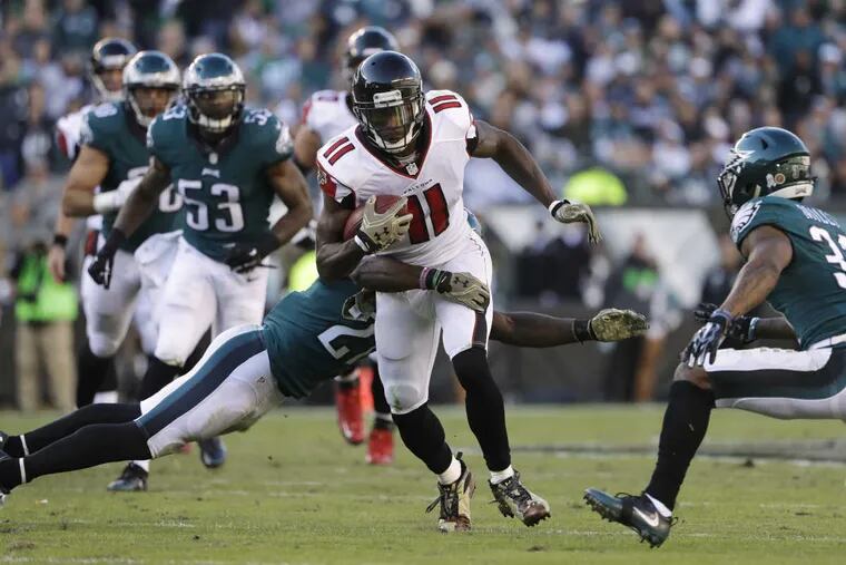Falcons' Julio Jones runs with the ball during the second half of Week 10 game against Eagles.
