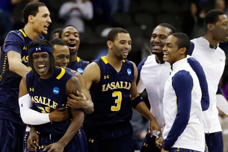 The La Salle basketball team. (Orlin Wagner/AP file)