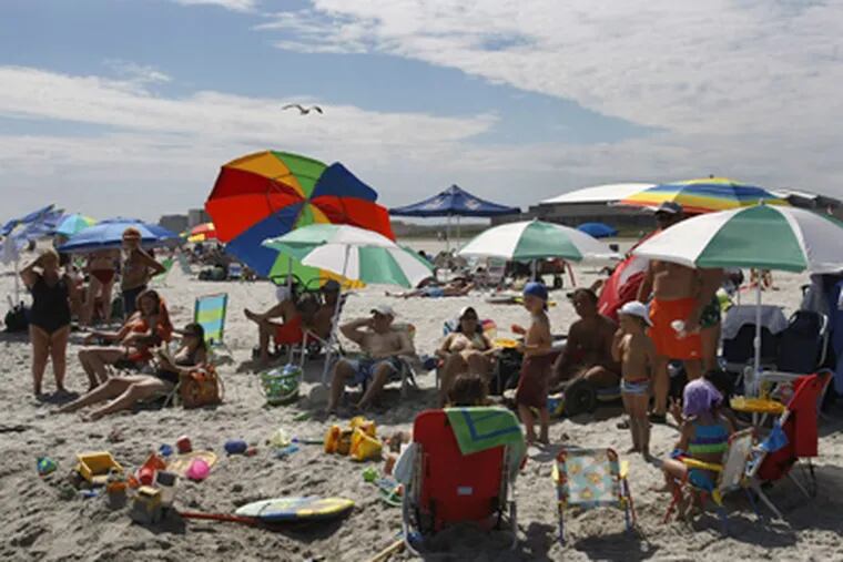 Wildwood officials are considering whether to charge a fee to use the town's beach. (Michael S. Wirtz / Staff Photographer)