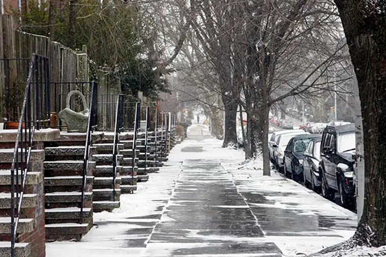 Snow falls on Spruce Street in West Philadelphia on Monday, Jan. 26, 2014. (Stephanie Aaronson/Philly.com)