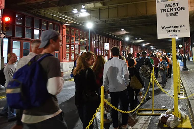 Papa pilgrims queue up for the ride home at Septa's Jefferson Station following the Papal Mass on Sept. 27, 2015, in Philadelphia, Pa. ( Bradley C Bower / Philadelphia Inquirer )