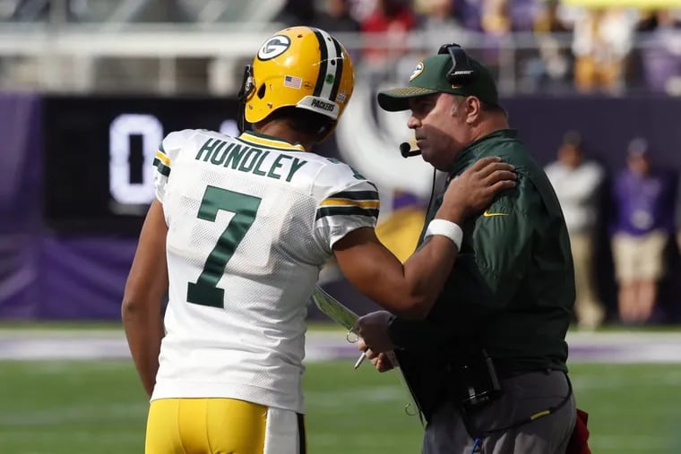 Green Bay Packers quarterback Brett Hundley (7) talks with head coach Mike McCarthy against the Minnesota Vikings in the first half of an NFL football game in Minneapolis, Sunday, Oct. 15, 2017. (AP Photo/Jim Mone)