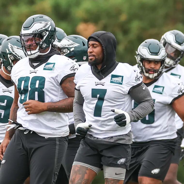 Linebacker Haason Reddick (7) warms up next to defensive tackle Jalen Carter during Eagles practice at the NovaCare Complex on Thursday.