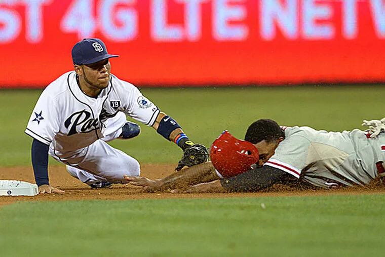 Padres shortstop Alexi Amarista tags out Phillies right fielder Marlon Byrd. (Jake Roth/USA Today Sports)