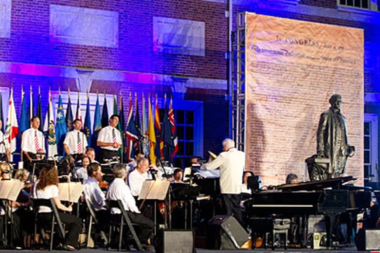Peter Nero and the Philly Pops kick off the Welcome America celebration with their concert Tuesday July 3rd in front of Independence Hall.  ( Ed Hille / Staff Photographer )