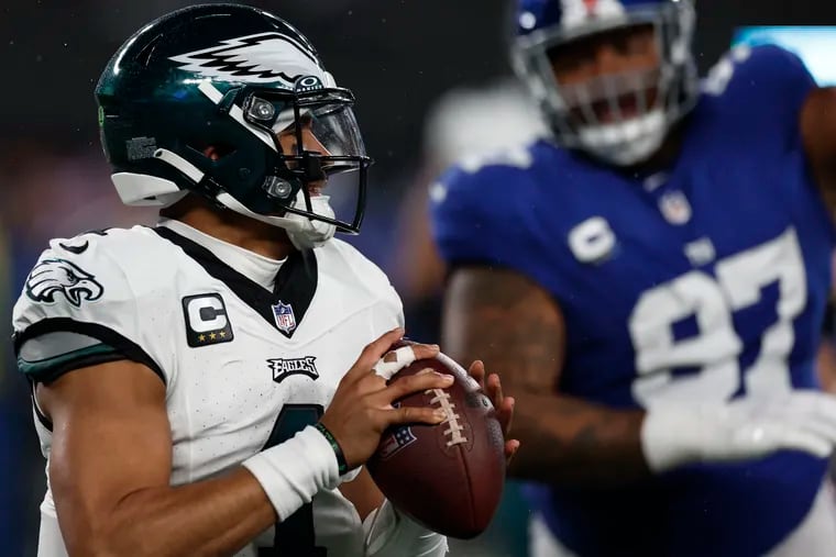 Eagles quarterback Jalen Hurts plays with an injury to his right middle finger against the New York Giants at MetLife Stadium in East Rutherford, NJ on Sunday, Jan. 7, 2024.