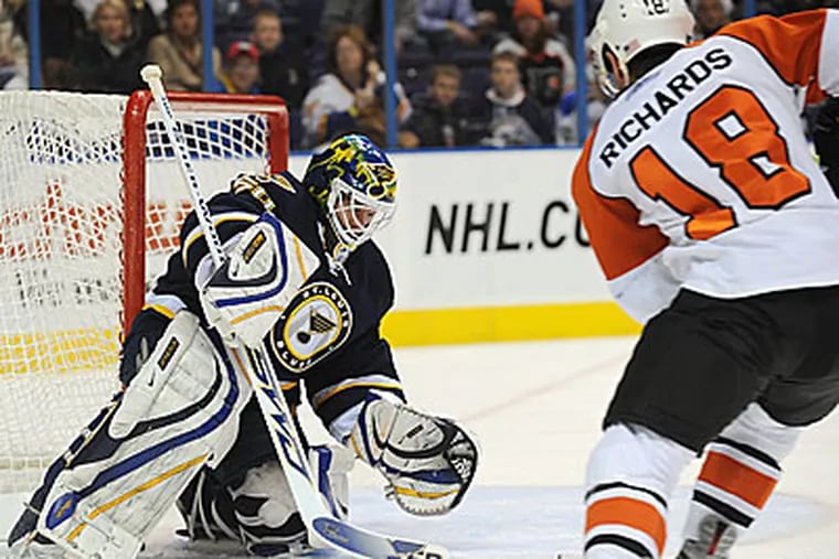 Blues' goalie Chris Mason blocks a shot by the Flyers' Mike Richards. (AP Photo/Bill Boyce)