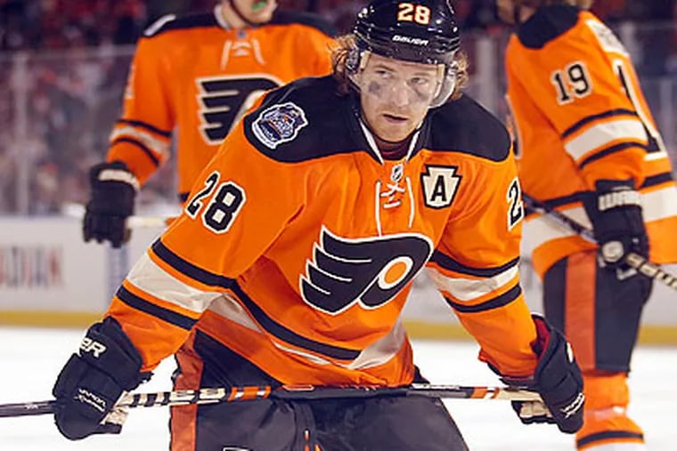 Claude Giroux is among 72 NHL players to sit out with a concussion during the first half of the season. (Yong Kim/Staff file photo)