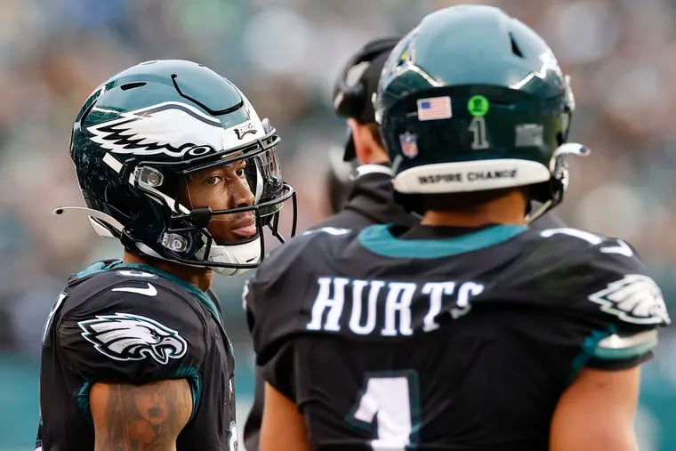 Eagles wide receiver DeVonta Smith and quarterback Jalen Hurts reunited in Philadelphia in record-setting fashion.