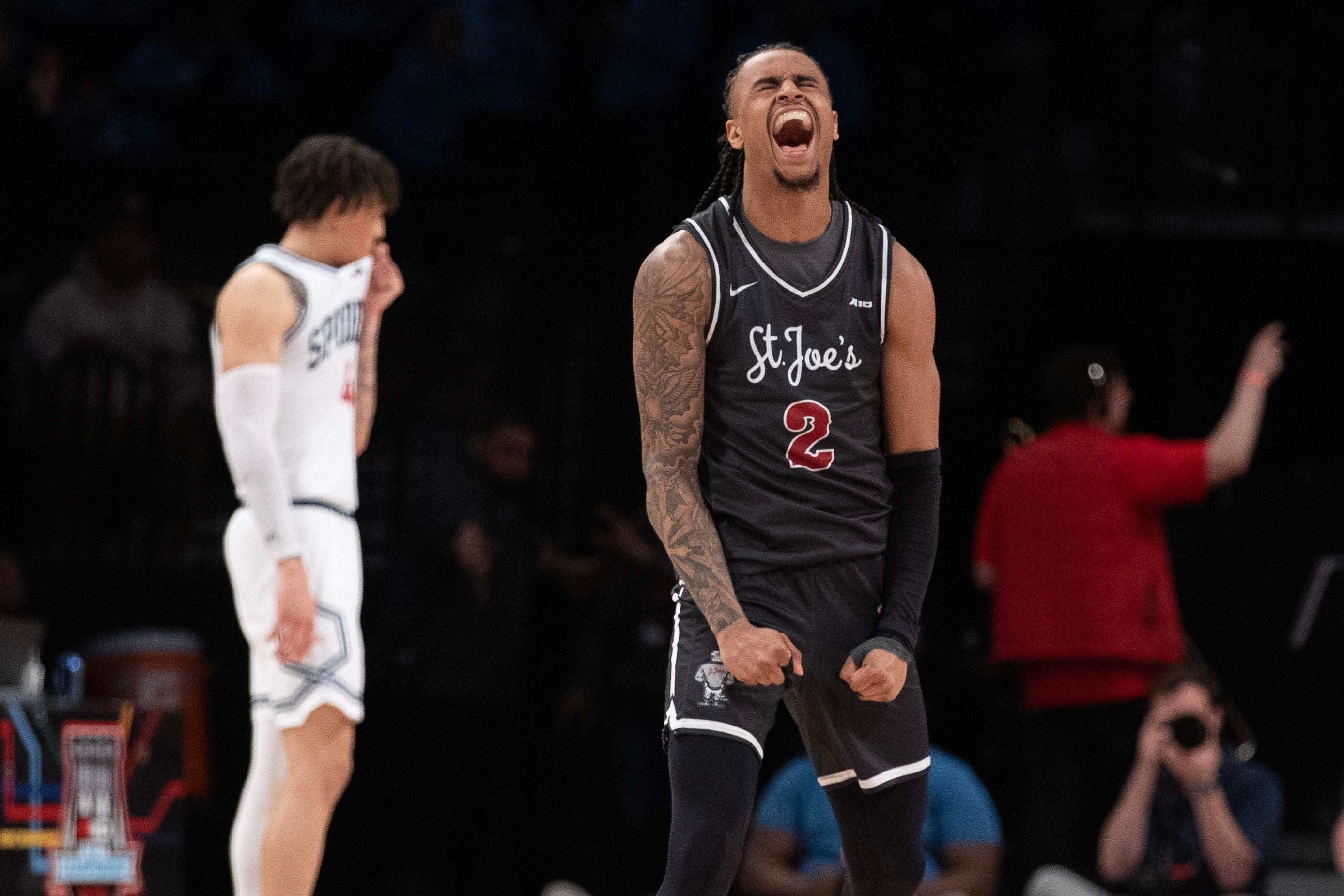 SJU basketball: Erik Reynolds II is sticking with the Hawks, Billy Lange