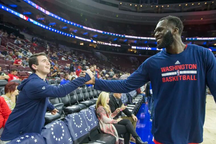 Daniel Ochefu (right) during his time with the Washington Wizards in 2016.