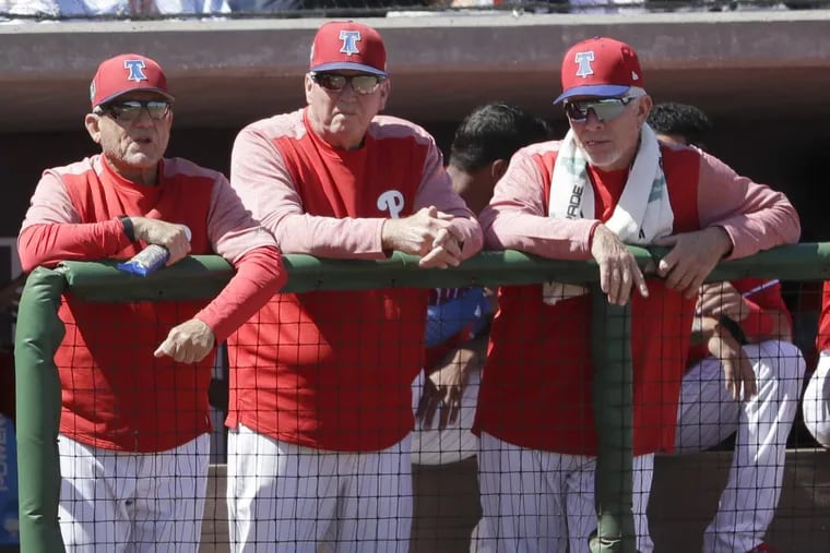Mike Schmidt (right) watches the Phillies game Wednesday with fellow guest instructors Larry Bowa (left) and Charlie Manuel.