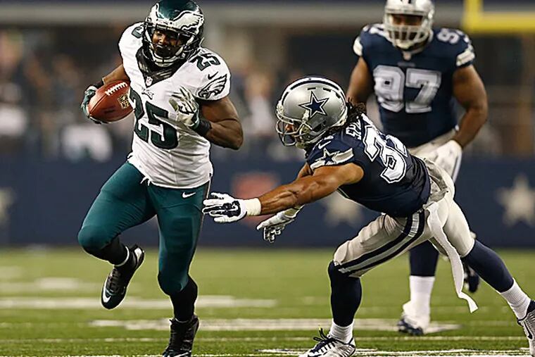 Eagles running back LeSean McCoy runs for a touchdown in the third quarter.(Matthew Emmons/USA Today Sports)