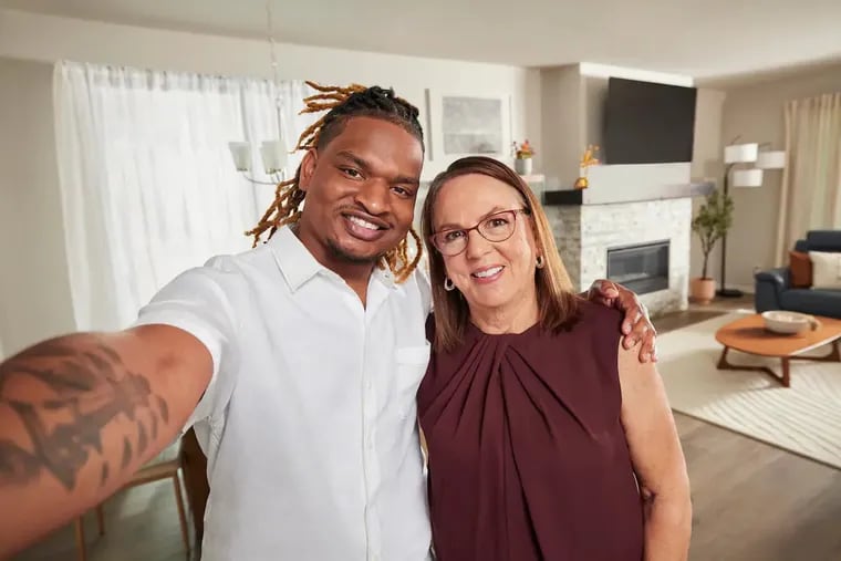 Jamal Hinton and Wanda Dench went viral in 2016 when an accidental Thanksgiving invitation resulted in an annual meal together. Now, they’re inviting lucky guests to join them through a new charity initiative with Airbnb.