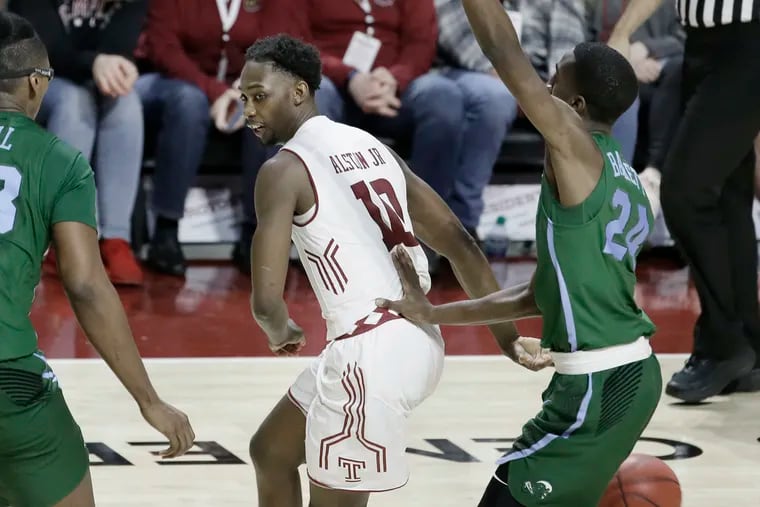 Temple's Shizz Alston makes a behind-the-back pass to a teammate in the Tulane game.