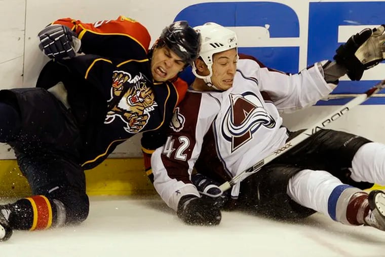 Nathan Horton (left) collides with Colorado&#0039;s Chris Stewart during Florida&#0039;s 3-0 win.