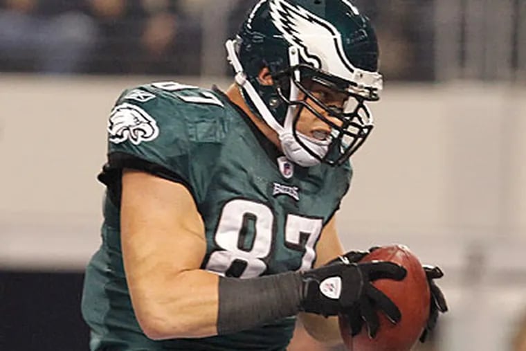 Brent Celek is one of 28 Eagles confirmed on Twitter. (Ron Cortes/Staff Photographer)