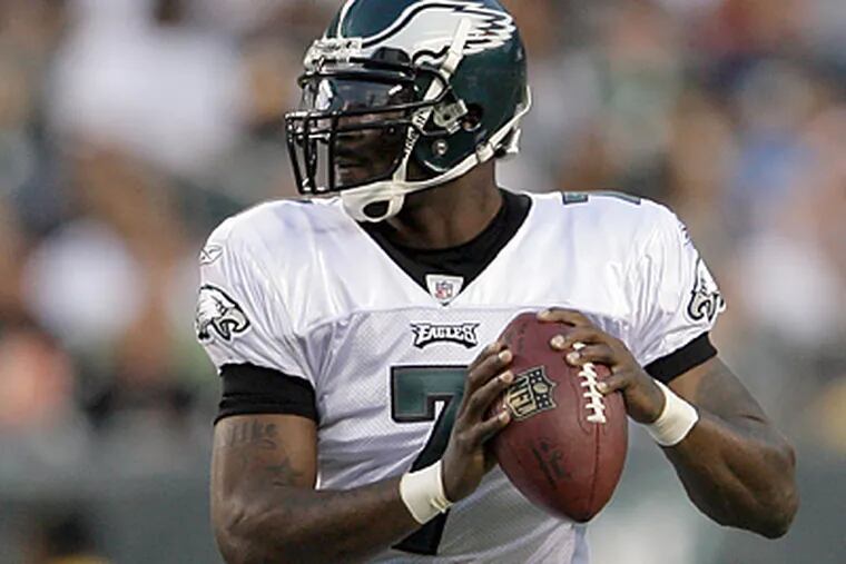Michael Vick lined up at quarterback five times and was used once as a slot-receiver decoy in his Eagles debut. (Yong Kim/Staff Photographer)