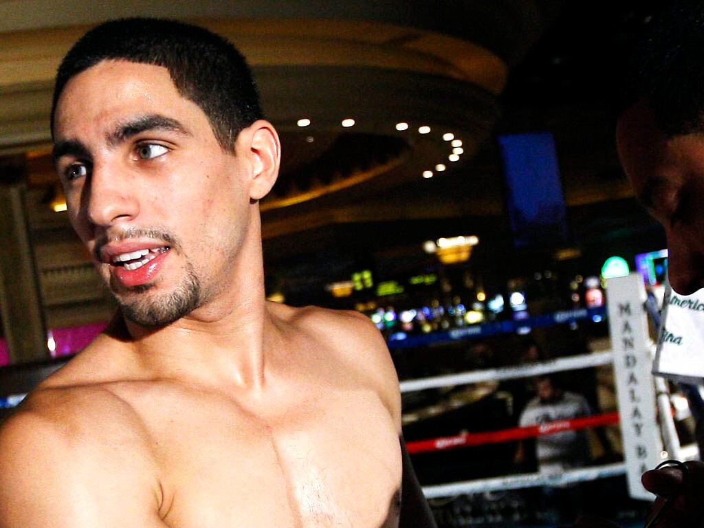 gifs: Mayweather vs Canelo, Matthysse vs Garcia weigh-in staredowns | MMA  Mania, image size:1024x768