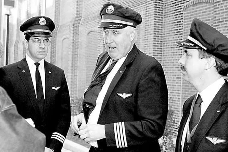TWA pilots outside U.S. Bankruptcy Court in Wilmington, in 2001. They were showing support for a deal to sell the carrier to American Airlines, blocking Continental&#0039;s bid for assets.