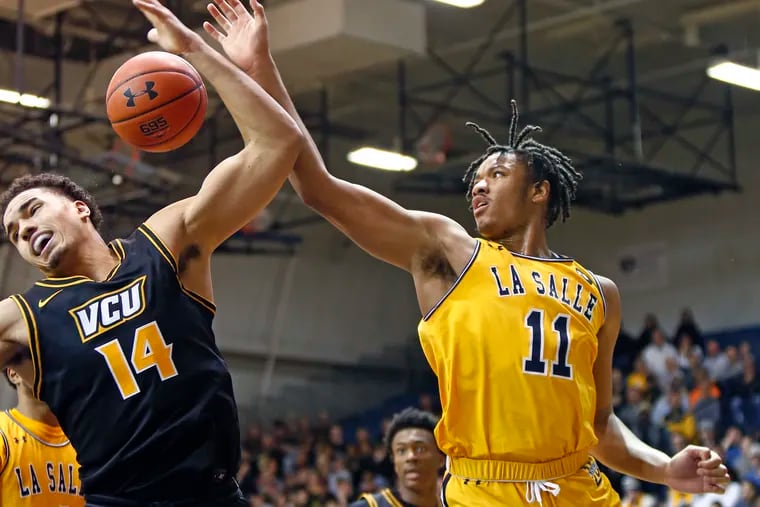 La Salle's Ed Croswell (11) and VCU's Marcus Santos-Silva battle for a rebound during the second half.