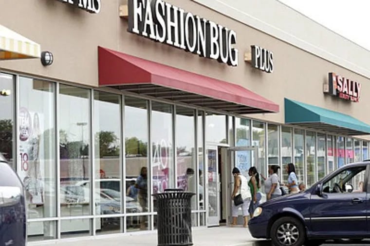 The Fashion Bug store in the Audubon Crossings Shopping Center. The chain failed to hold its own with &ldquo;middle-market, shoppers. ELIZABETH ROBERTSON / Staff Photographer