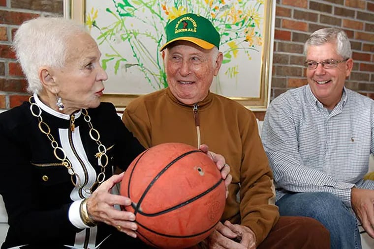 (From Left) Gloria Klotz, 91, her husband Louis Herman "Red" Klotz, 93 and writer Tim Kelly are chatting at Klotz’ Margate, NJ home. (AKIRA SUWA / Staff Photographer)