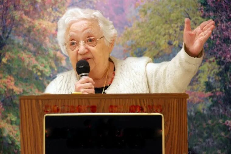 In her later years, Dorothy Kaperstein began doing a stand-up comedy routine at senior centers.