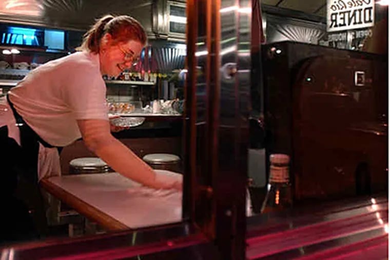 In better times, Heather Hane prepared a booth for customers at the Vale-Rio. The diner's closing put 44 people out of work. (Laurence Kesterson / Staff)