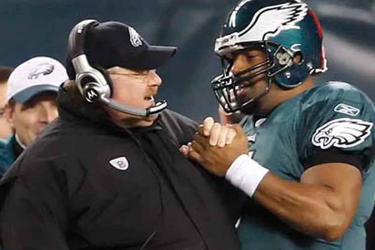 Donovan McNabb has been the subject of loud trade rumors lately. (Ron Cortes/Staff file photo)