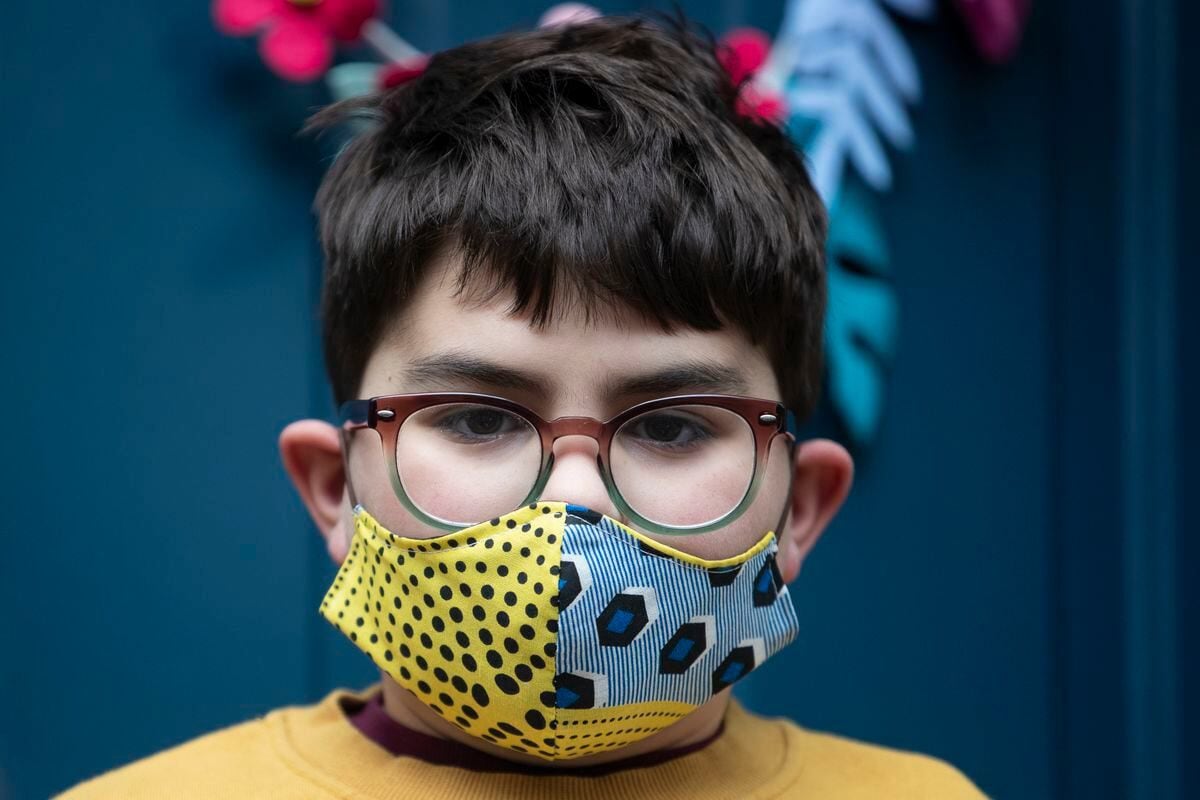 How to wear a mask and glasses: How to avoid fogging up ...