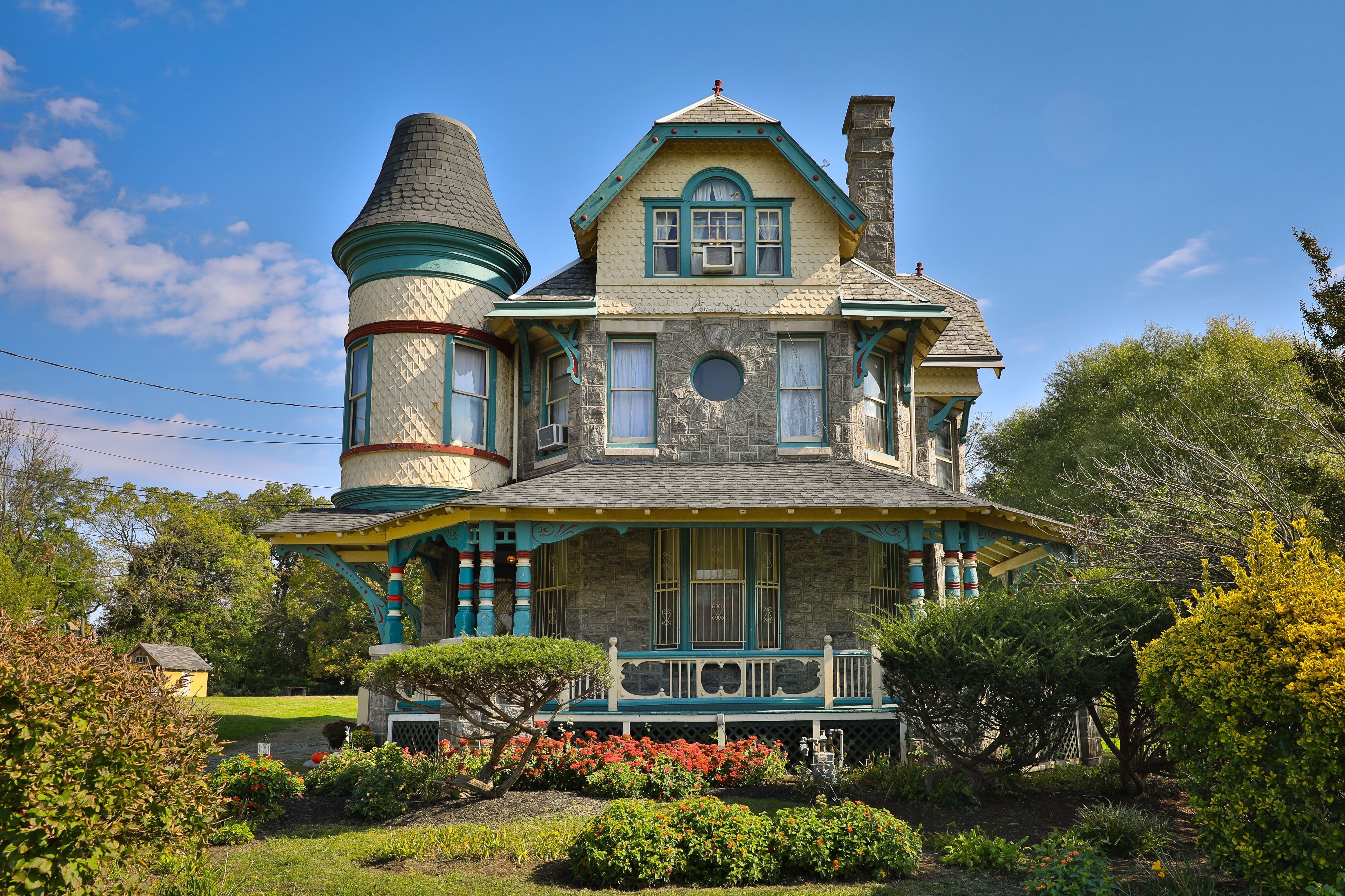Victorian House Queen Anne Style Railing Queen Of Zero: A Modern