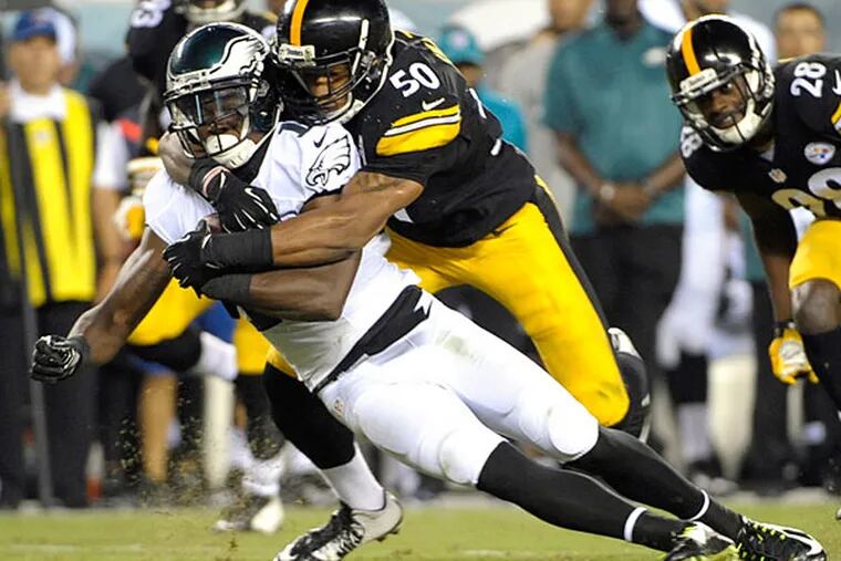 Steelers outside linebacker Ryan Shazier (50) tackles Philadelphia Eagles wide receiver Jeremy Maclin (18) during the second quarter at Lincoln Financial Field. (Eric Hartline/USA Today)