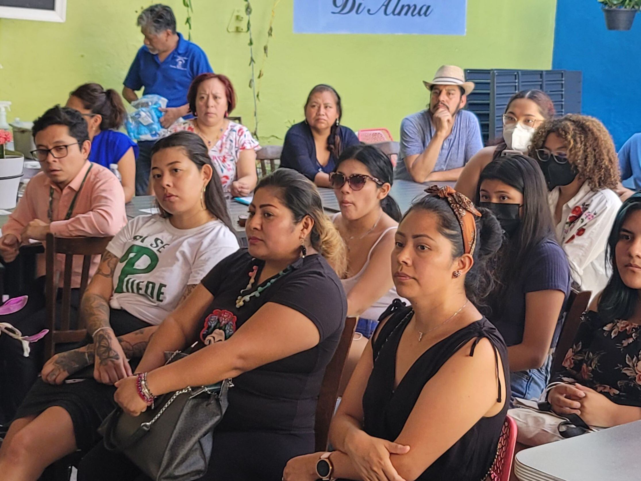 Propietarios de pequeñas empresas mexicanas de Filadelfia expresan  preocupaciones de seguridad pública en reunión, image size:2231x1674