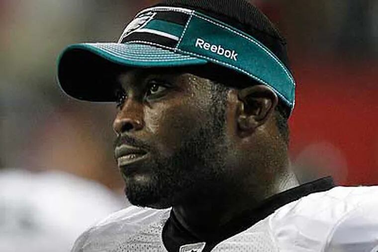Michael Vick did not practice Wednesday or Thursday as he recovers from a concussion. (Ron Cortes/Staff Photographer)