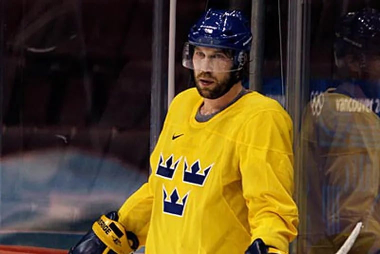 Former-Flyer Peter Forsberg plans on retiring soon from the Swedish League team he currently plays with. (AP Photo/Julie Jacobson)