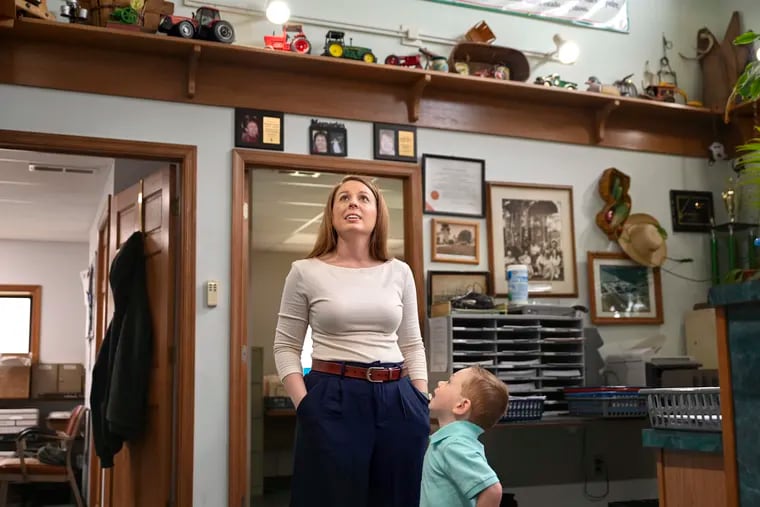 Lauren Sheppard, pictured here with her son Miles, donated her kidney to a stranger when she was 28.