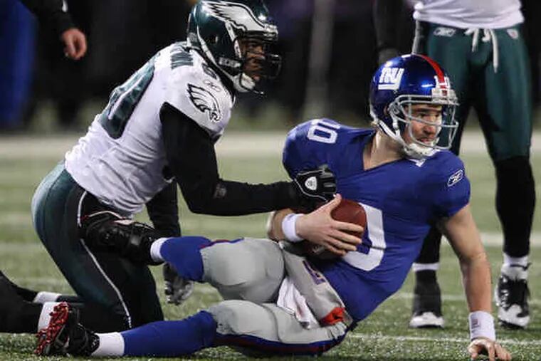 Will Witherspoon takes down Eli Manning in the fourth quarter.