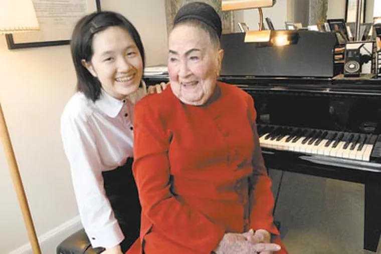 Piano teacher Eleanor Sokoloff with her student Jenny Chen, 15, in her apartment. ( April Saul / Staff Photographer )