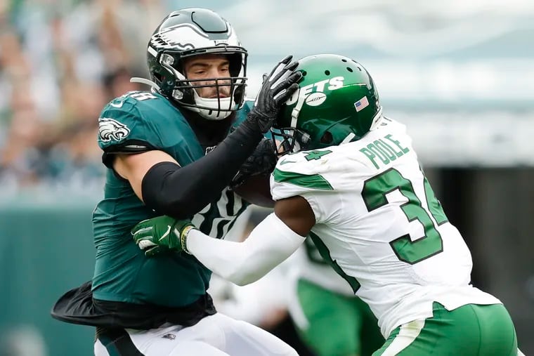 Eagles tight end Dallas Goedert (left) will be an important factor in both the running and passing games Sunday against the Vikings.
