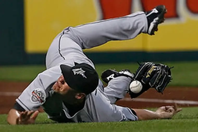 Marlins leftfielder Todd Linden goes tumbling in an attempt to field a foul ball hit by the Phillies&#0039; Abraham Nu&#0241;ez.